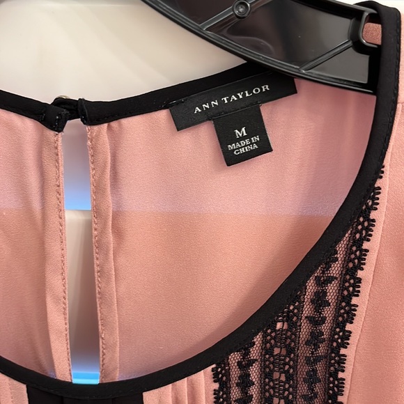 Gorgeous blush Ann Taylor Blouse 👚🌸 - Picture 2 of 4
